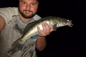 luca-raldiri-con-un-perca-catturato-a-black-minnow