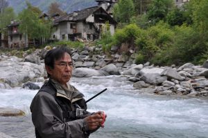 masami sakakibara mentre pesca a tenkara